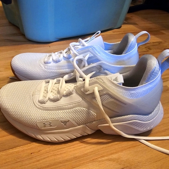 Under Armour - Picture 1 of 3